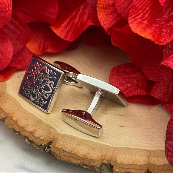 Elegant Silver and Navy Square Cufflinks - Picture 12 of 16